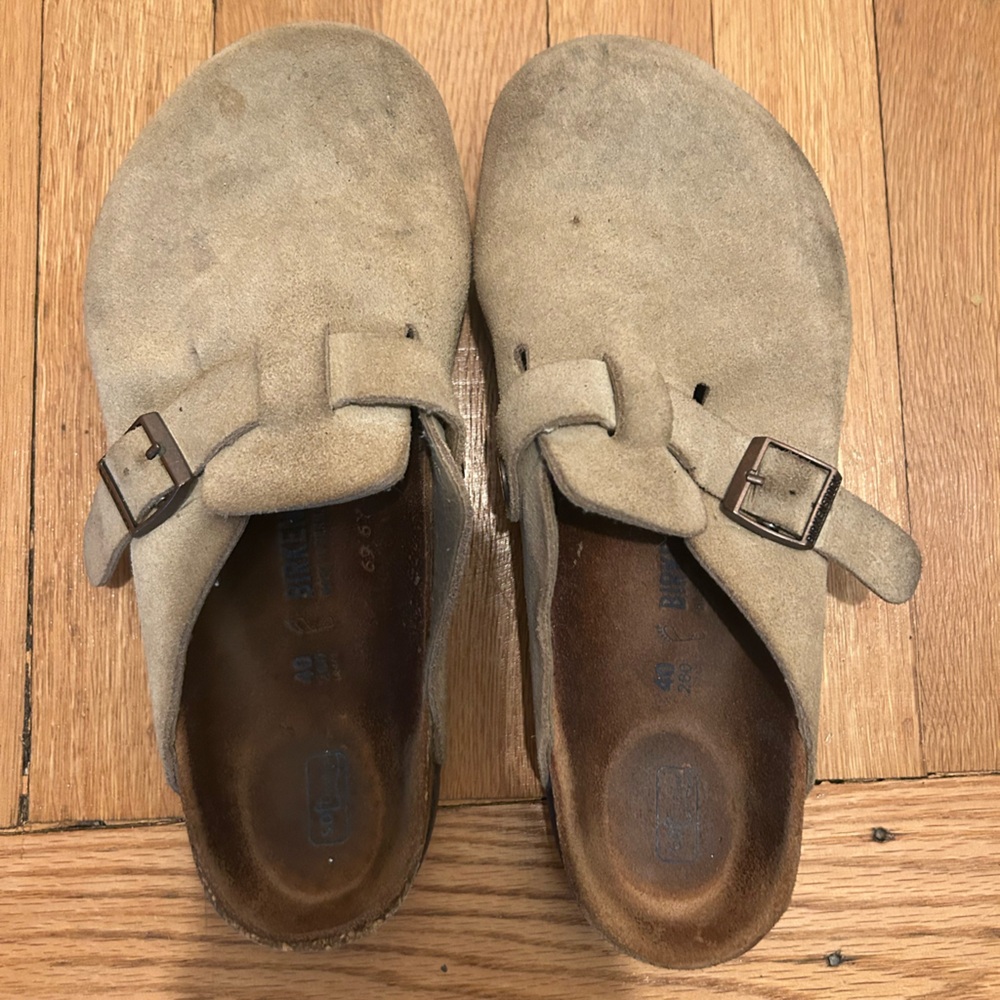 Light olive green suede Boston Birkenstocks (hard top)